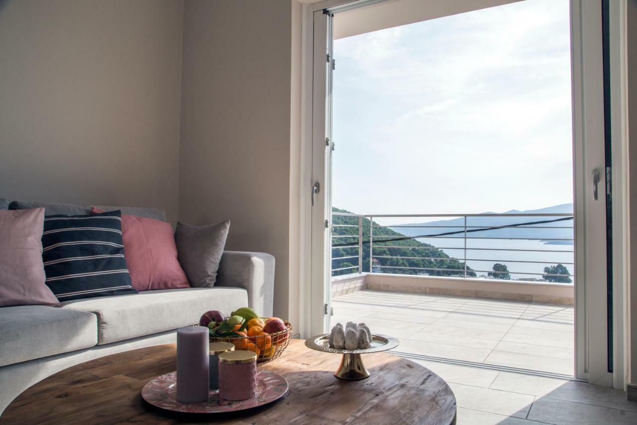 Kalavria Luxury Suites - Magnificent Sea View Of Poros Poros Town Exterior foto